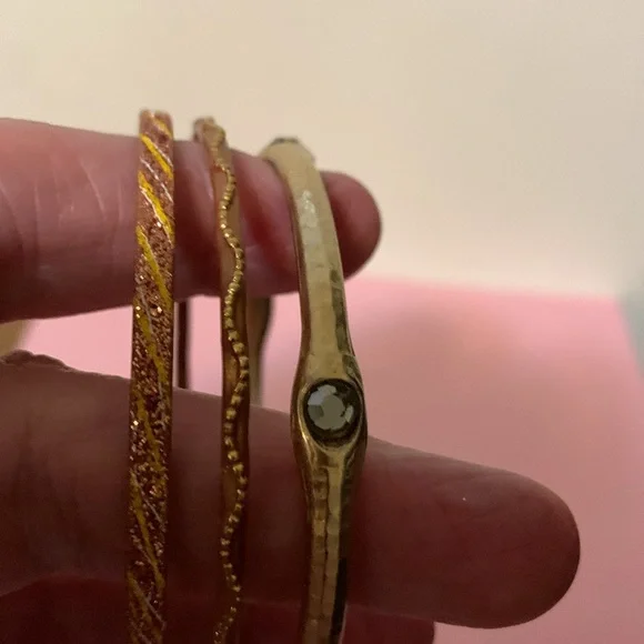 Three bracelets - Picture 7 of 7